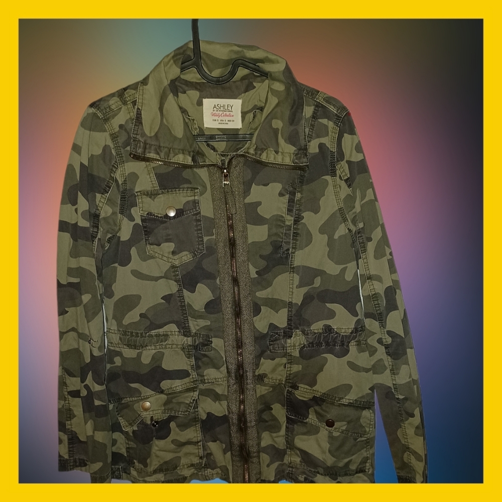 Ladies size small camo jacket by Ashley 26 utility